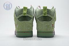 CW7093-600 Nike SB Dunk High “Strawberry Cough”