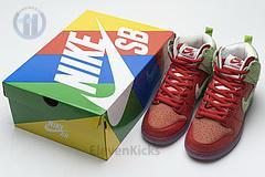 CW7093-600 Nike SB Dunk High “Strawberry Cough”