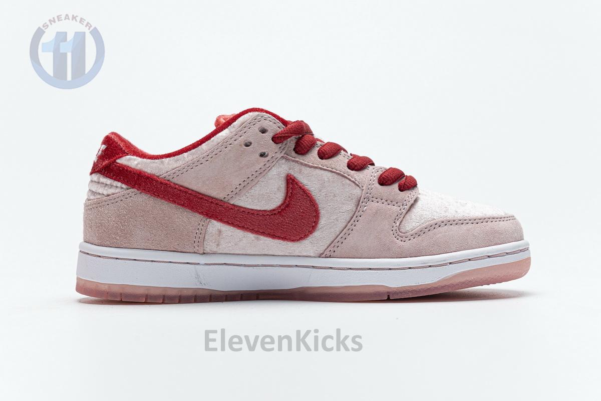 CT2552-800 Strange Love x Nike SB Dunk Low Pro