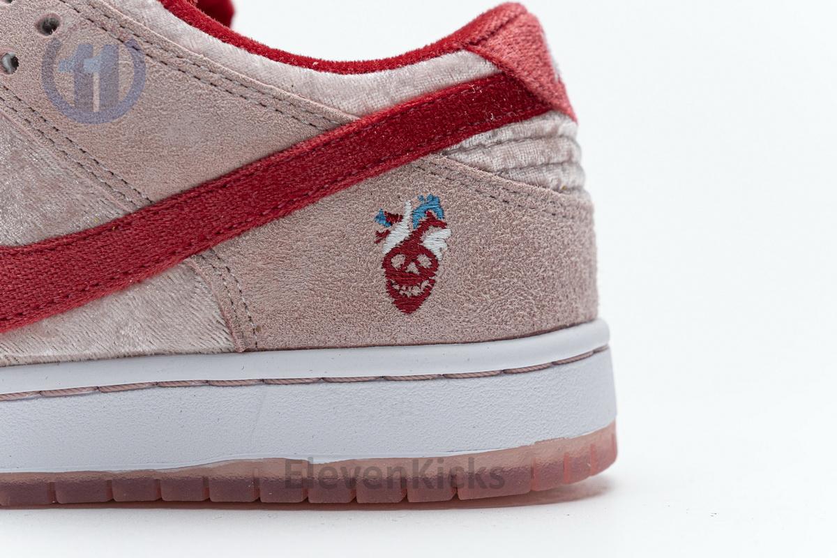 CT2552-800 Strange Love x Nike SB Dunk Low Pro