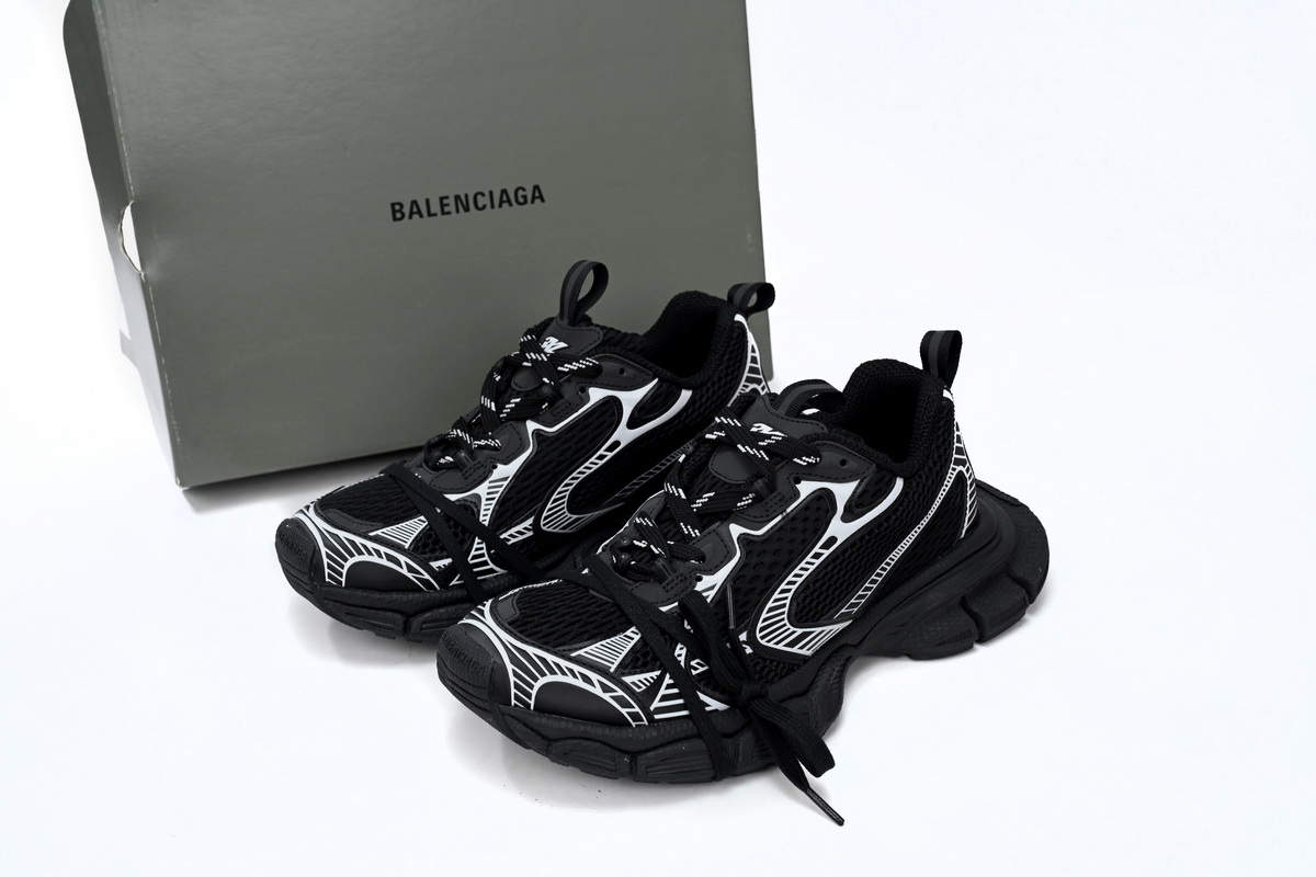Ba*len*cia*ga black and white