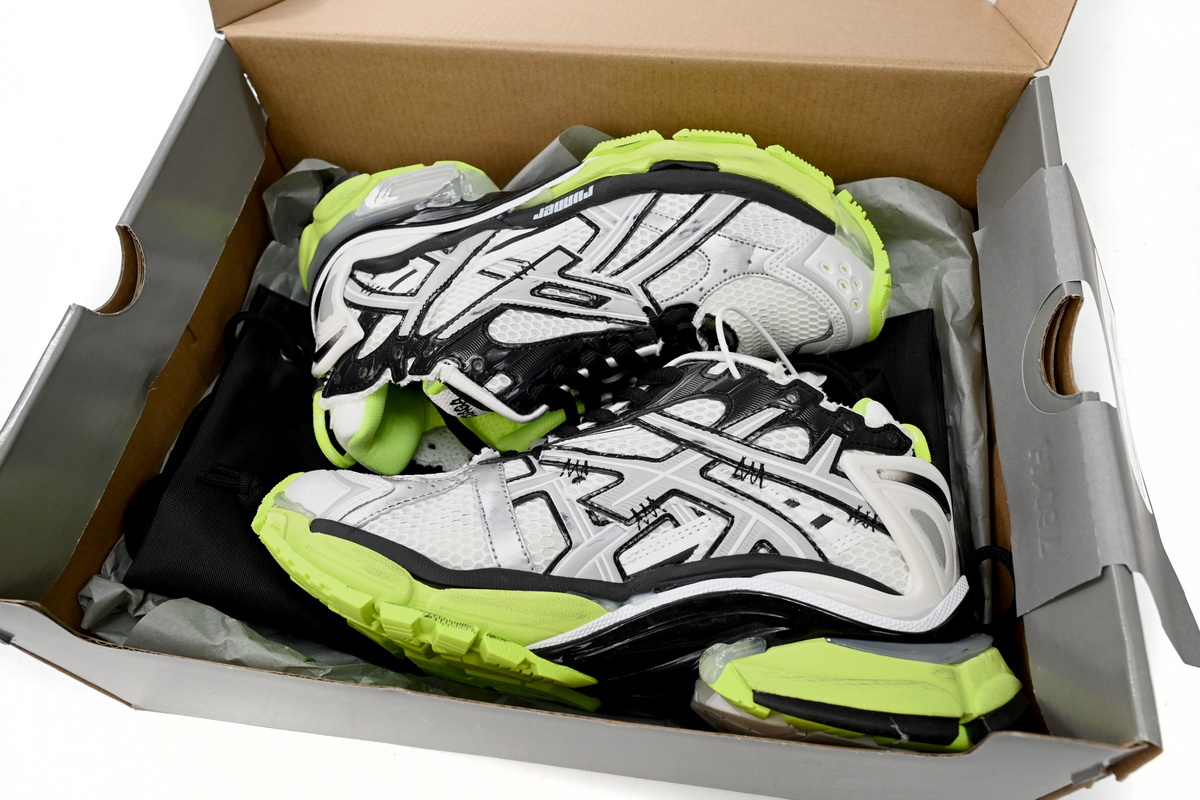 Ba*len*cia*ga runner black, white, and yellow