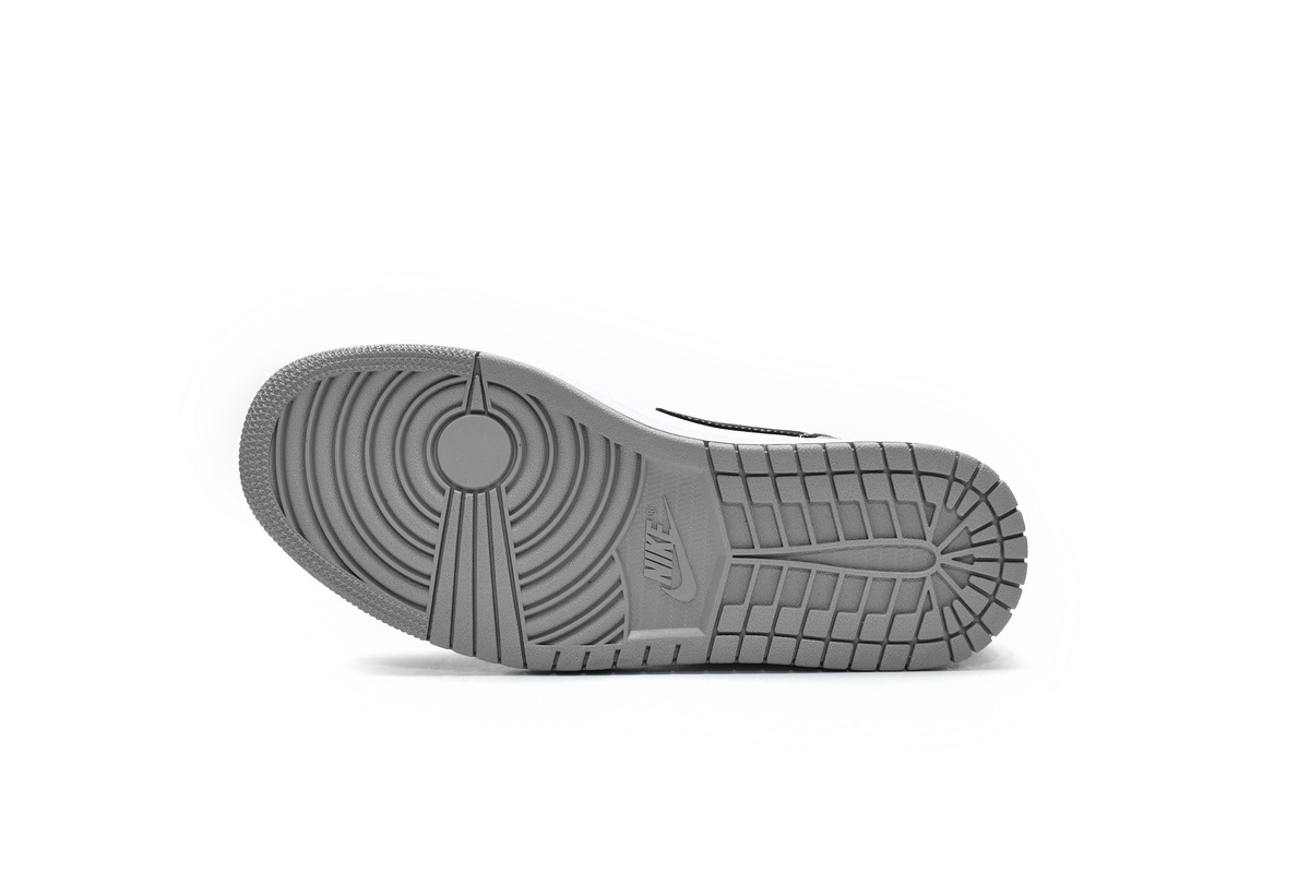 Air Jordan 1 Mid ‘Light Smoke Grey’ 554724-078