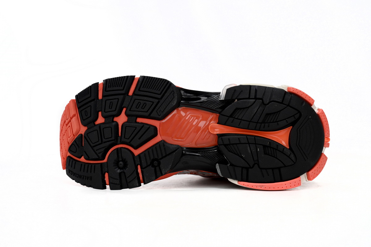 Ba*len*cia*ga men’s runner graffiti sneaker in black